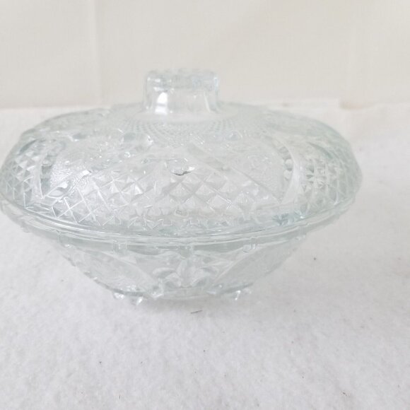 Bowl vntg molded glass Lidded Serving Pattern: Hearts & Fleur De Lys 1970s - Picture 2 of 9